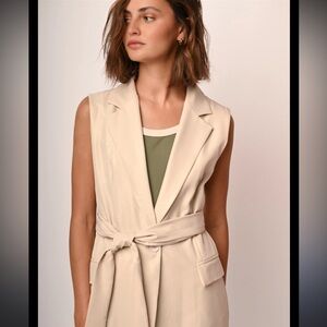 White House Black Market Outlet Sleeveless Belted Vest – Size M